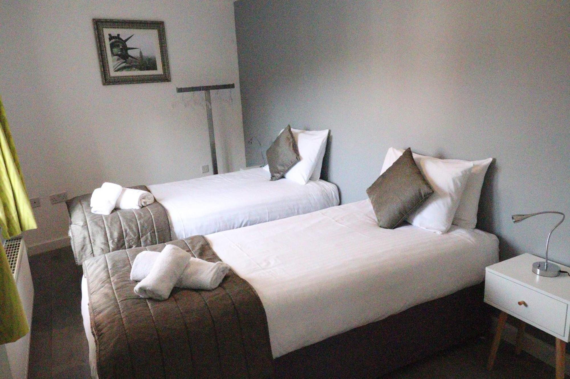 Garden House Near Shops In Quiet Location Villa บันเบอรี ภายนอก รูปภาพ